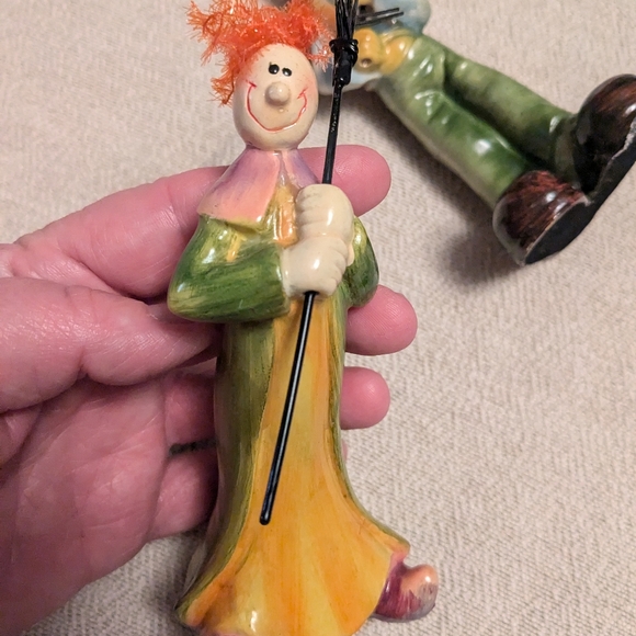 Clown Figurine Primitive Resin Shabby Umbrella Fuzzy Hair Broomstick Characters - Picture 6 of 6